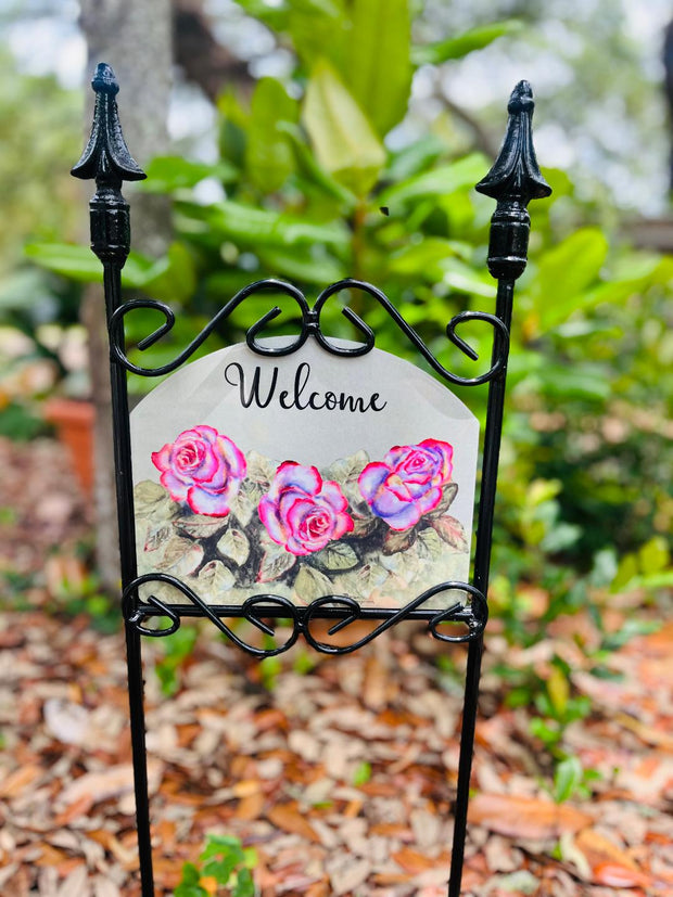 Rosed Red Tint Welcome Garden Sign