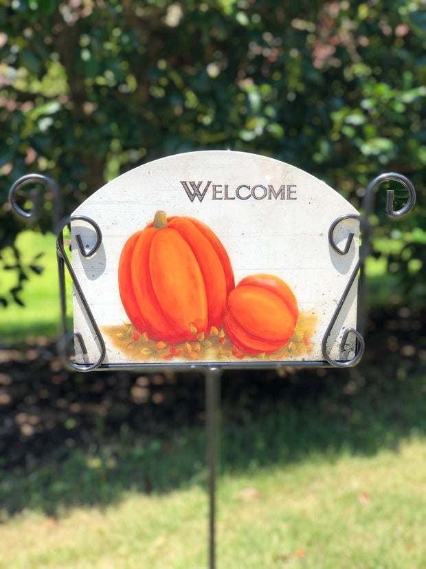 Heritage Gallery Pumpkins by Wall Garden Sign